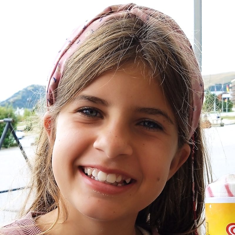 JULIA VALENTINA BERGADA DIEDRICH