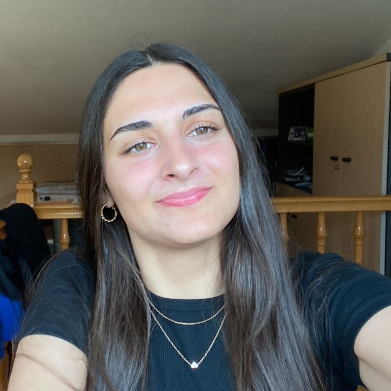 ESTER TUTUSAUS VILANOVA