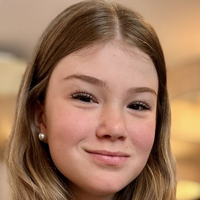 CHLOE DE LARA RUWET