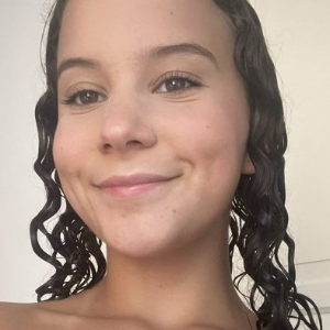 ZOE BETES CORNEJO