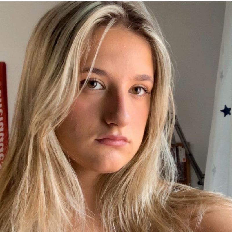 VIOLETA AINHOA KALAMAR KIVATINETZ