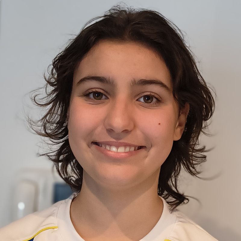 JULIA LOUREIRO SALAS