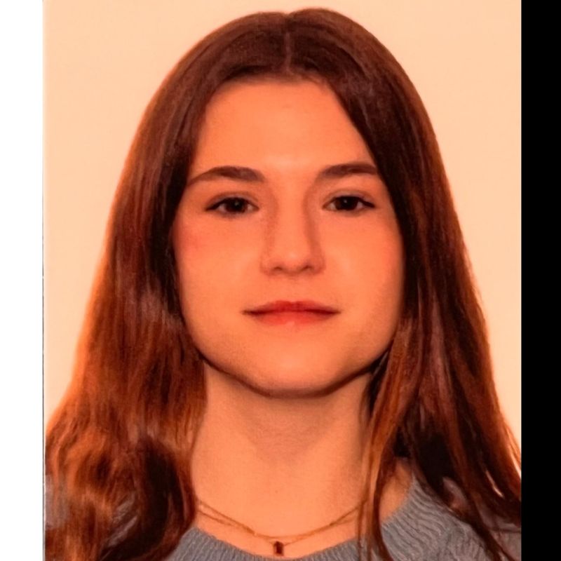 EMMA GIL CLAVE