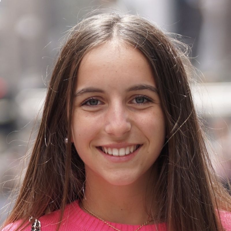 CLAUDIA MALE VILA