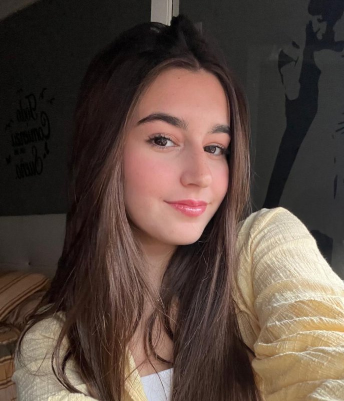 JÙLIA FERNANDEZ CAÑAS