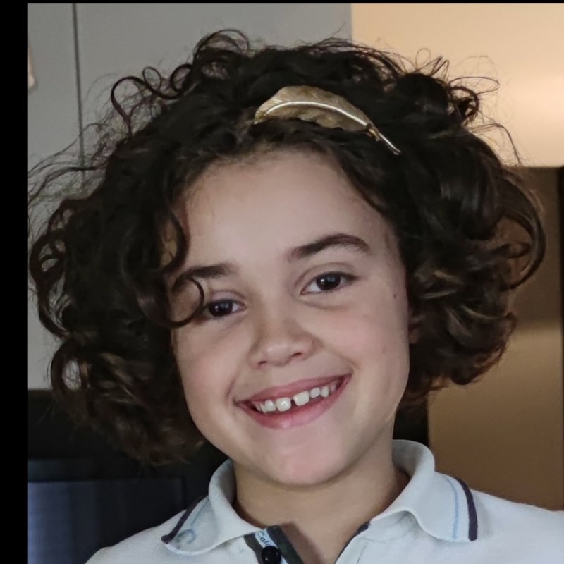 AMELIA PEREZ LLAMAZARES
