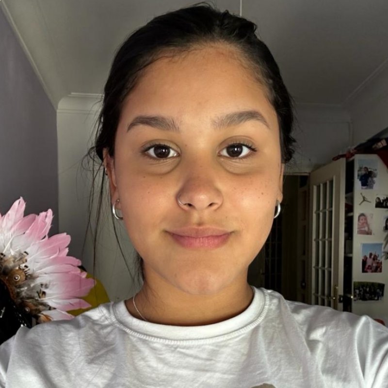 VALERY ALEJANDRA  SALON SAAVEDRA